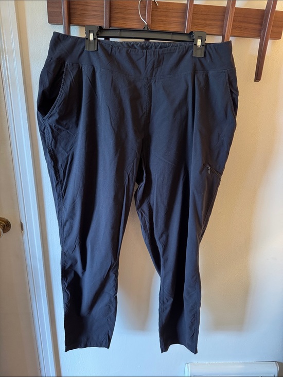 Mountain Hardwear Pants - Mountain Hardwear Women's Black Ankle Performance Pants